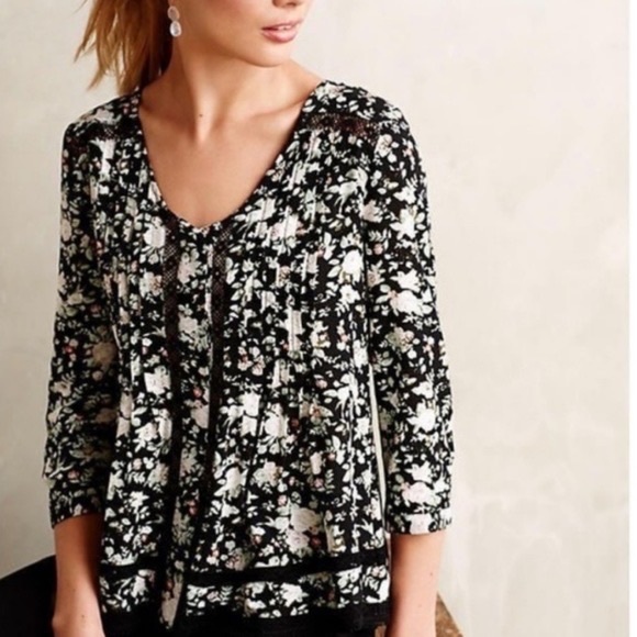 Maeve Anthropologie Green and White Floral Blouse Size 4 Maeve Anthropologie Green and White Floral Blouse Size 4